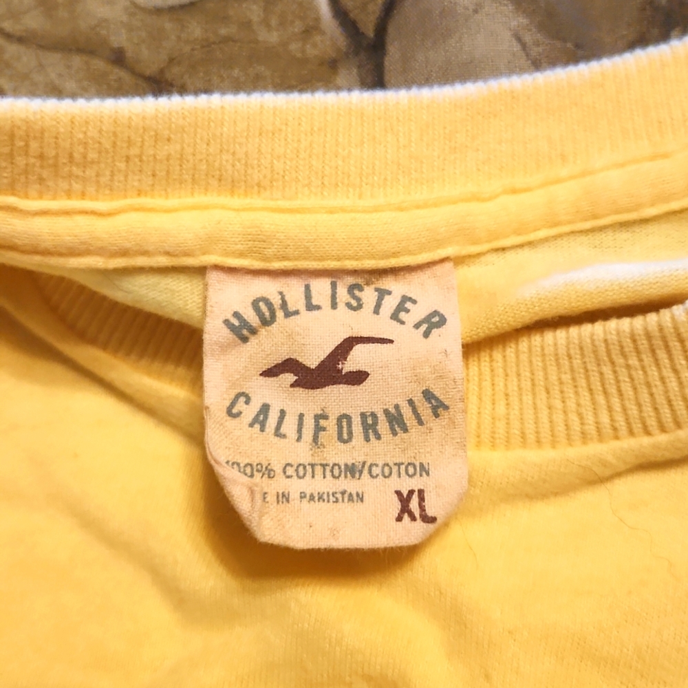 Hollister Yellow Short Sleeve Tee with White Vertical Logo - Picture 2 of 3